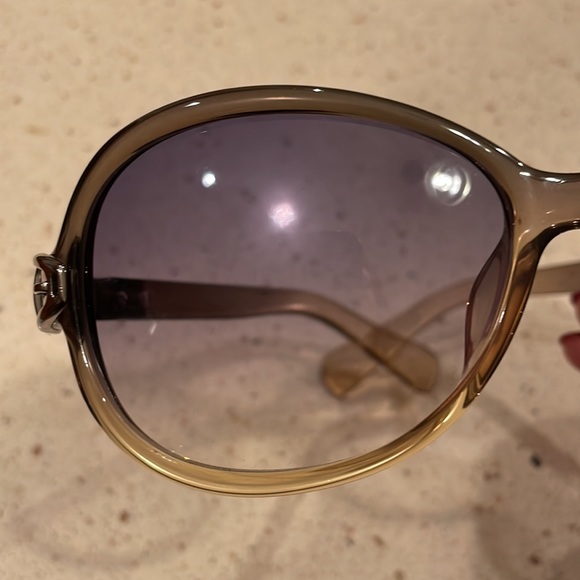Gucci Sunglass - Picture 10 of 10